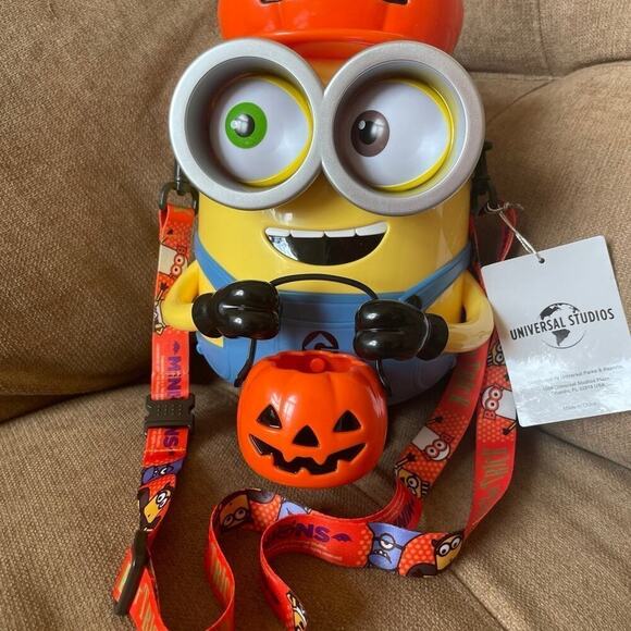 Universal Studios Minion Pop Corn Bucket Collectible Halloween Pumpkin - Picture 4 of 6